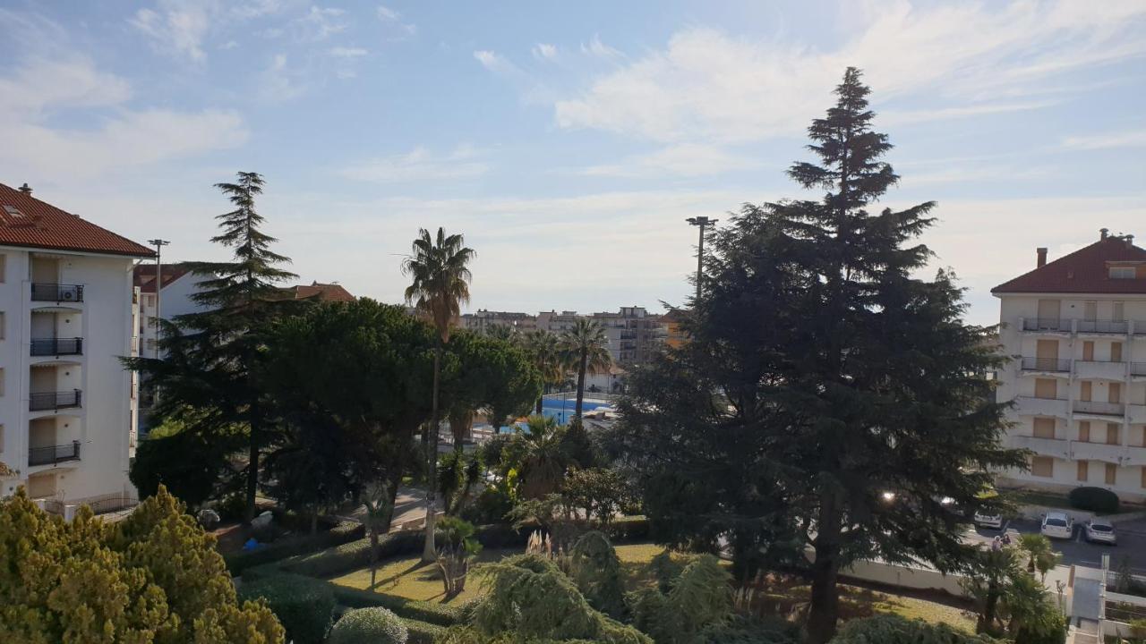 Condominio Ariazzurra S. Bart. San Bartolomeo Al Mare Zewnętrze zdjęcie