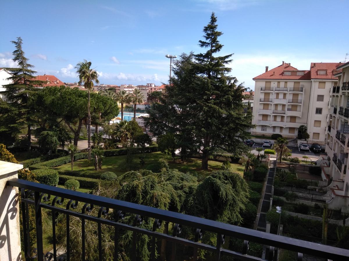 Condominio Ariazzurra S. Bart. San Bartolomeo Al Mare Zewnętrze zdjęcie