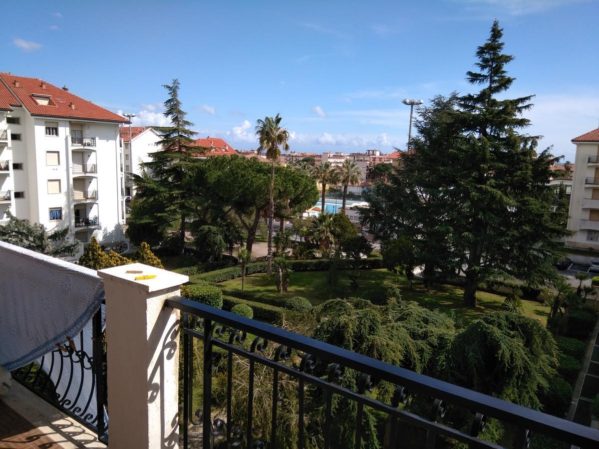Condominio Ariazzurra S. Bart. San Bartolomeo Al Mare Zewnętrze zdjęcie